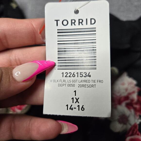 Torrid Black Floral Hi-Lo Tie Front Blouse Size: 1 - Picture 3 of 6